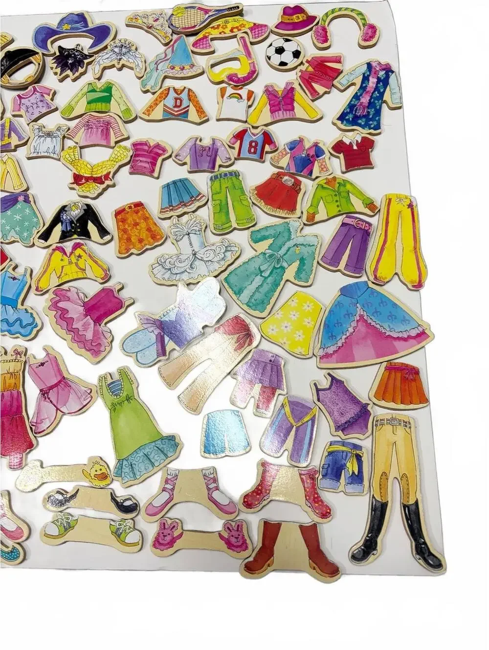 Shure Daisy Girls Magnetic Wooden Dress-Up Dolls with 103 Outfit Pieces